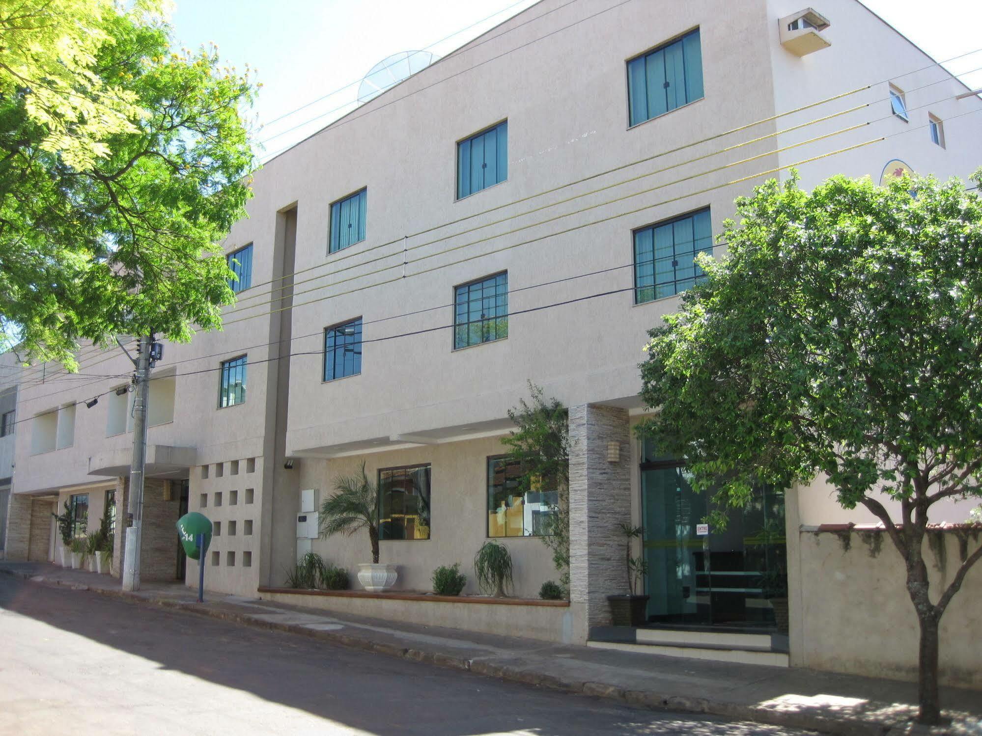 Hotel E Restaurante Canta Galo Jacarezinho Exteriér fotografie